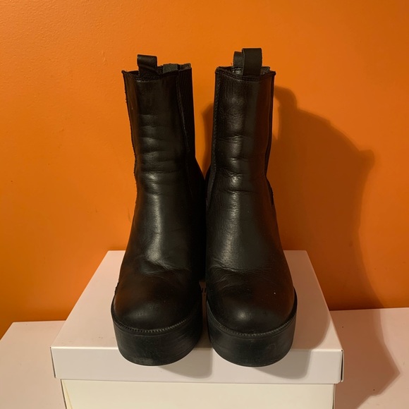 Black platform Lintervalle booties - Picture 3 of 3